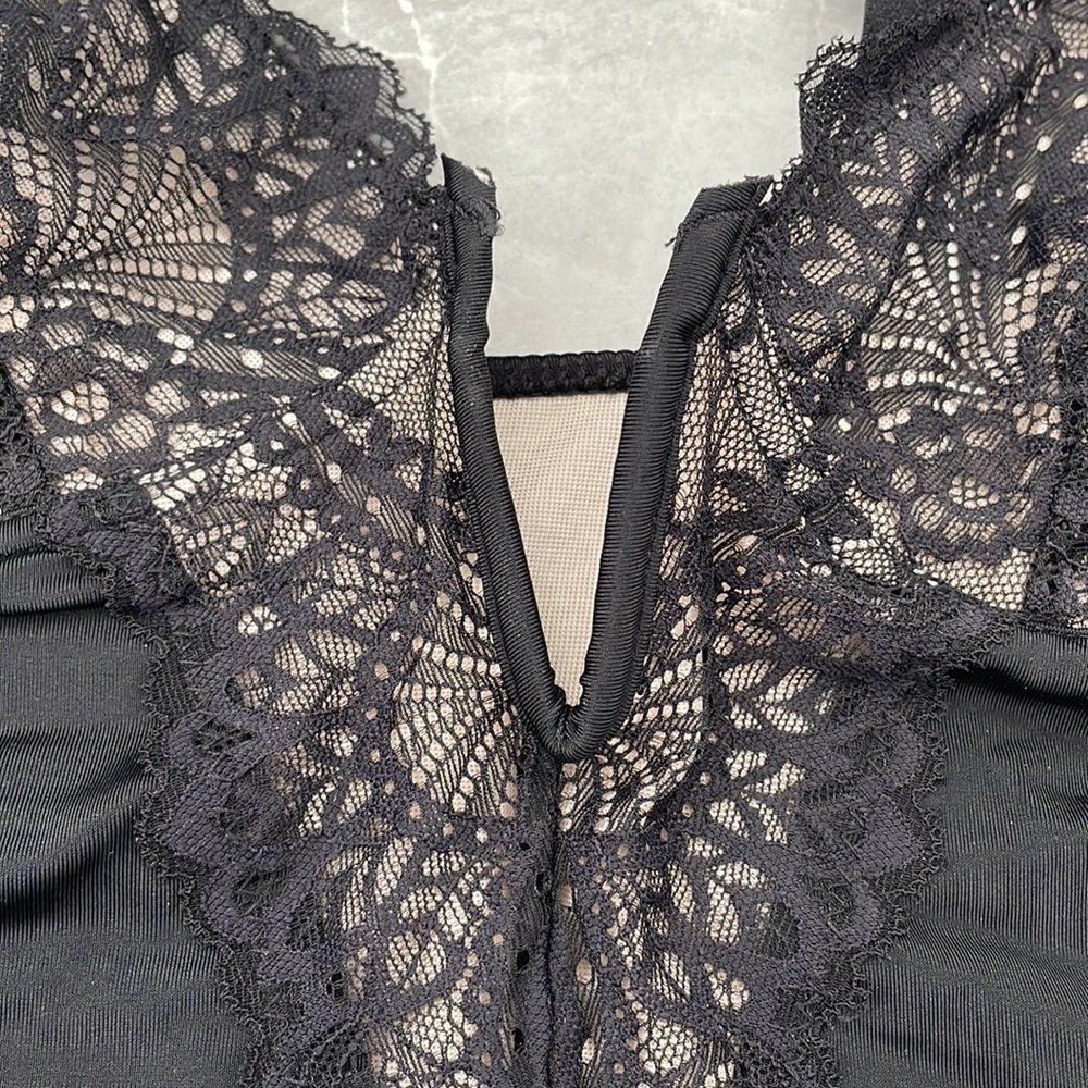 Women's HeyShape V-Neck Lace Sculpting Shaping Thong Bodysuit Medium - Picture 3 of 16